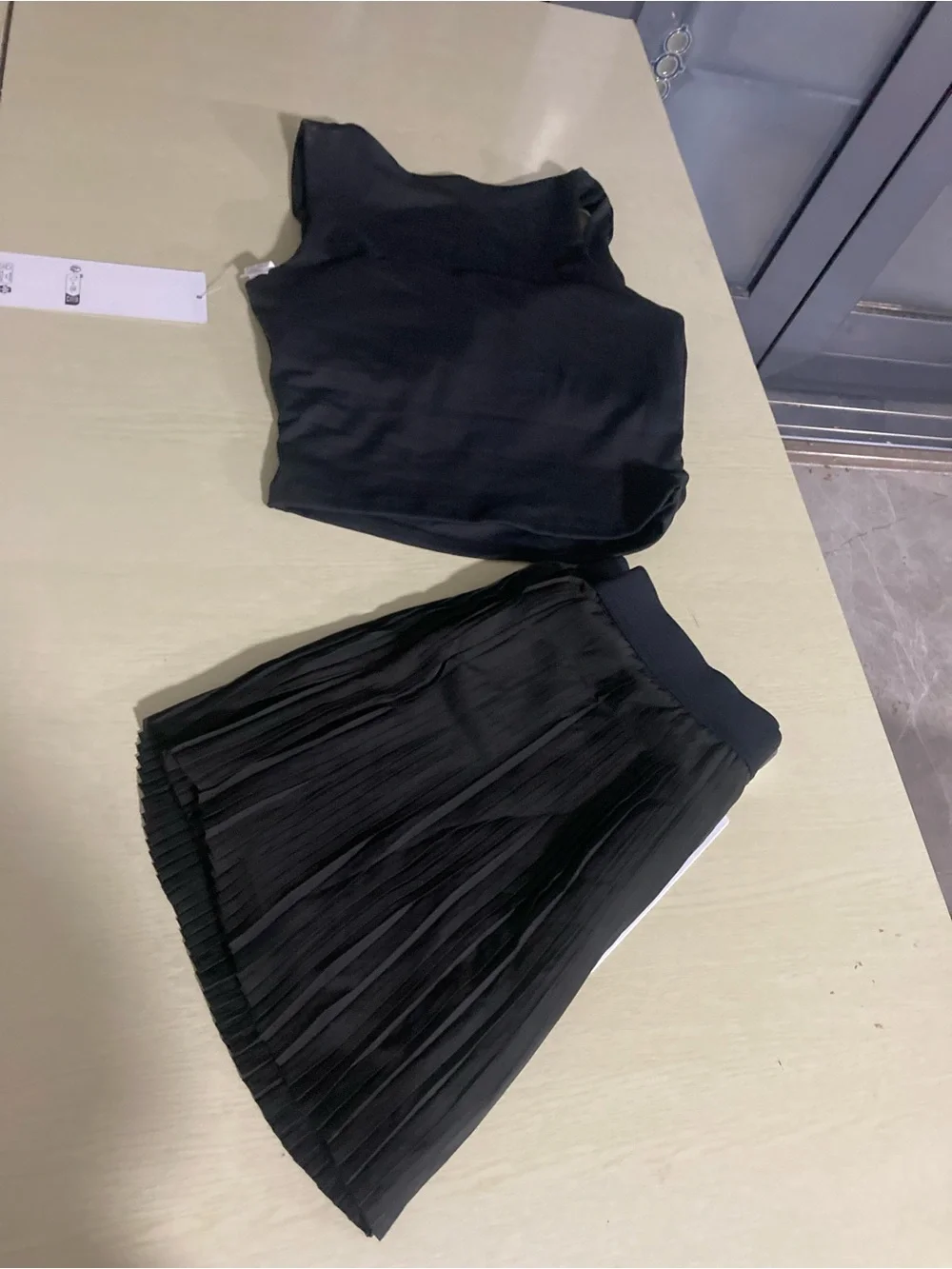 ALO Yoga Black Pleated Midi Skirt
